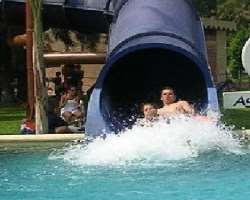 The park welcomes you with various exciting rides. You can have fun at torboruedas or can slide from aqua tubos. Snake racer and Kamilancha are also a